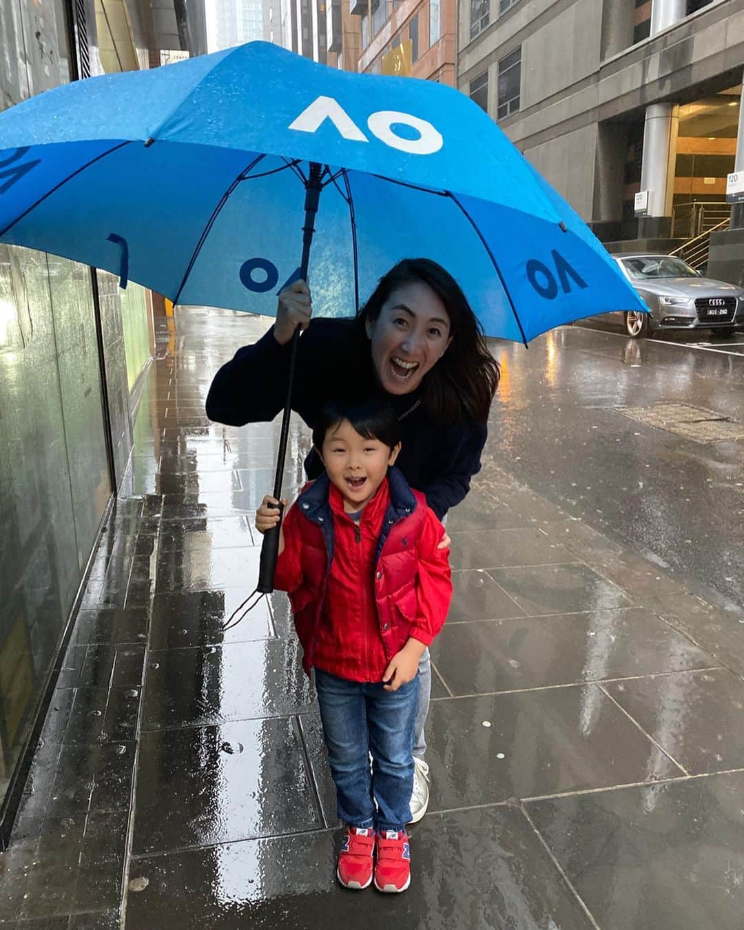 杉山愛さんのインスタグラム写真 - (杉山愛Instagram)「昨日の雨とは打って変わって☔️ 今日は最高の☀️テニス日和☀️ カラッとしているけど風はちょっと冷たく😌試合するには最高のコンディションなんじゃないかなぁ💛  日本人選手✨みんな頑張ってます👍 🇯🇵GO JAPAN 🇯🇵」1月21日 12時13分 - aisugiyamaofficial