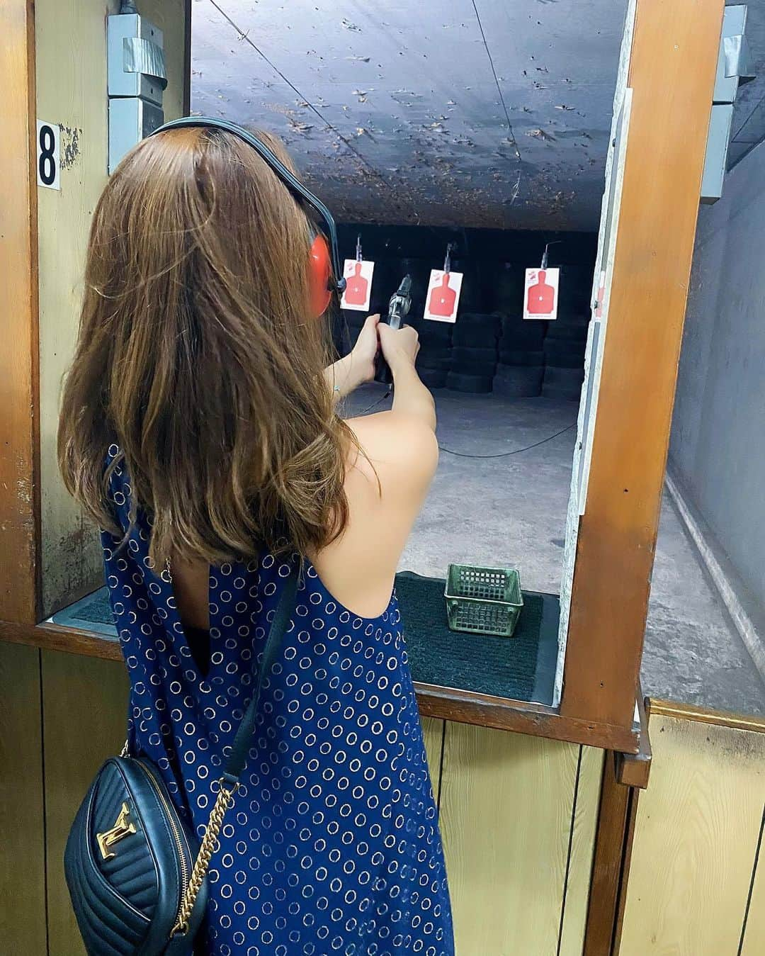 佐藤衣里子さんのインスタグラム写真 - (佐藤衣里子Instagram)「射撃したよ〜💋 22口径🔫🩹🩸 楽しかった❤️ #guam#guamtrip#gun#tumon」1月21日 12時15分 - eriko0625