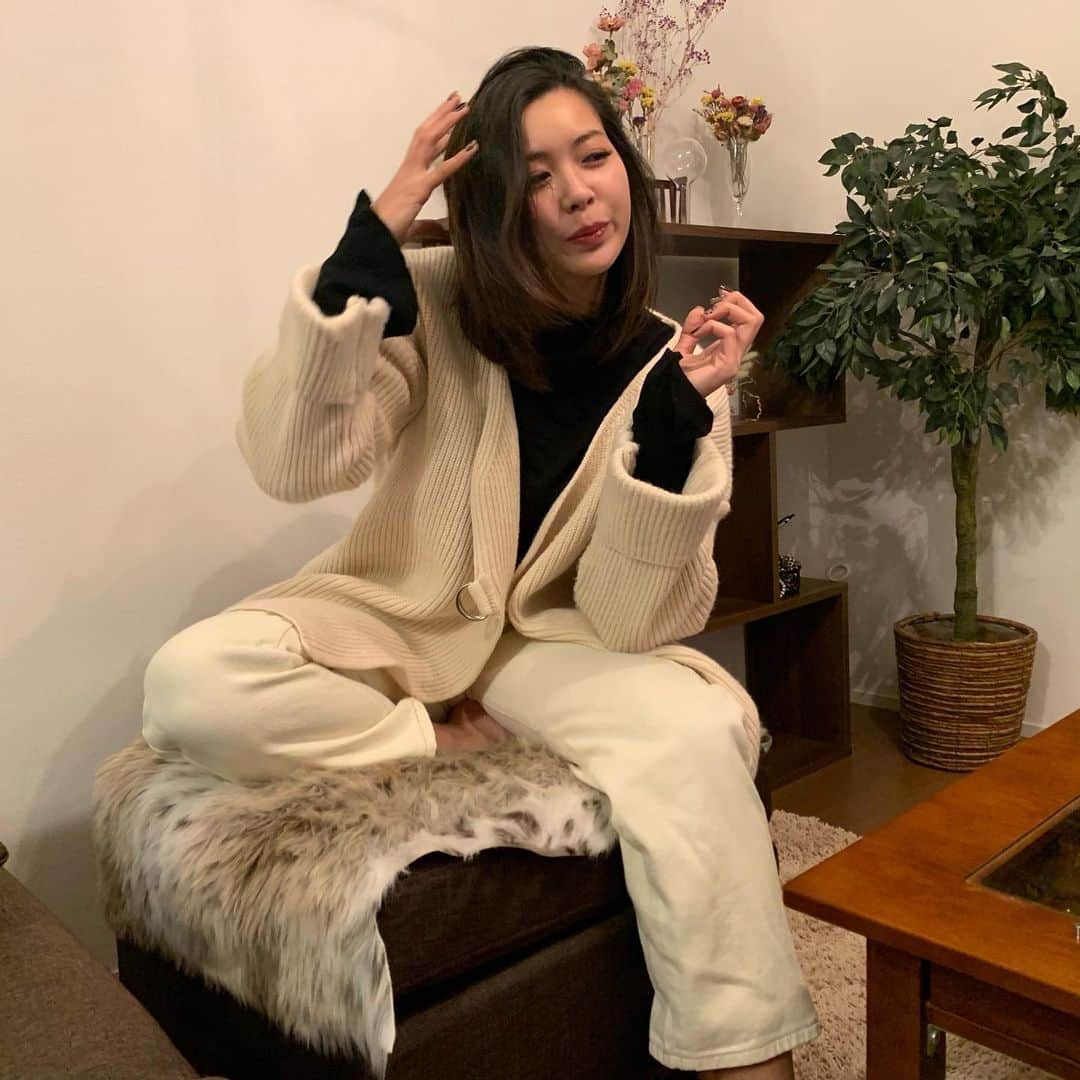 のインスタグラム：「へんなかおー😂 最近は白✖️白にハマってる @7things.official」