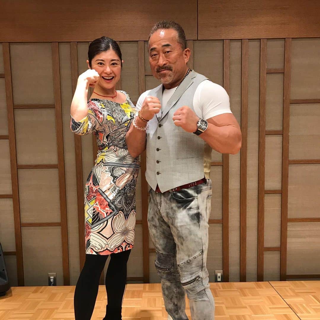 間々田佳子のインスタグラム：「昨日は パナソニックホームズさんの賀詞交歓会にてお話しをさせていただきました😊  メインは 角田さんの人間学講演 素晴らしかった！  #角田信朗 氏  #間々田佳子 #ビジネスパーソンに効く表情トレーニング #印象UPトレ」