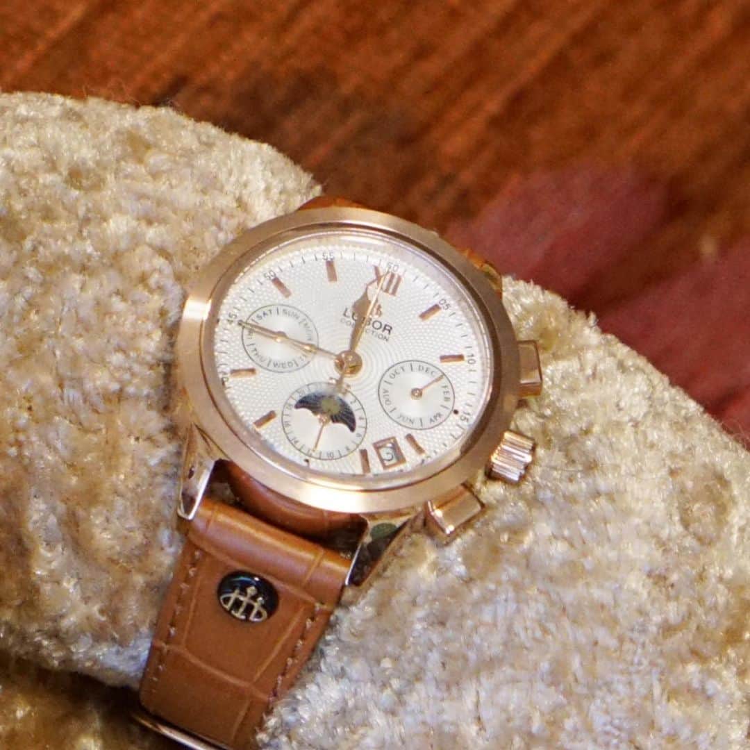 黒豆柴こむぎさんのインスタグラム写真 - (黒豆柴こむぎInstagram)「ママちんがつけているオシャレな腕時計は、LOBOR  JAPANさん @loborjapan のCELLINI GUILDFORD(BROWN)35mmだよ。2枚目、3枚目は、クマちゃん🐻に協力してもらった⌚︎😆バレンタインデーやホワイトデーのプレゼントにも良いね💖クーポンコード【komug106】を使用で、10パーセントオフになるよ☺️2020.01.21  #lobor #ロバー #腕時計 #時計 #手元倶楽部 #黒豆柴こむぎ #黒豆柴 #豆柴 #黒柴 #黑柴 #柴犬 #柴 #まめしば #しばいぬ #しば #mameshiba #kuroshiba #shibainu #shiba #shibalove #shibalovers #shibastagram #shiba_snap #shibasofinstagram #ふわもこ部 #pecoいぬ部 #いぬら部 #proudshibas #thedailyshibainu #ここ柴部」1月21日 12時39分 - komugi_1207