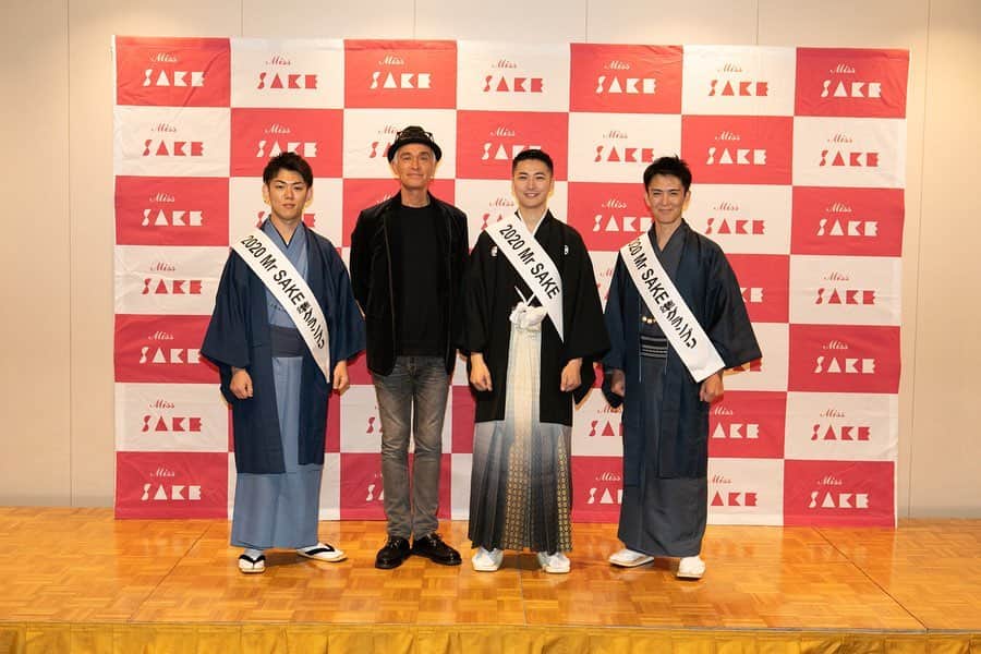 福田友理子さんのインスタグラム写真 - (福田友理子Instagram)「* * 先日、日本酒や日本文化を国内外に発信するアンバサダーMiss SAKE 群馬代表を拝命したご報告をしましたが、 * 1月18日（土）に、東京丸の内の公益社団法人　日本外国特派員協会（FCCJ）にて、 2020 Miss SAKE ファイナリスト＆Mr SAKE発表会が行われました✨ * Mr SAKEスペシャルアンバサダーのマーク・パンサーさん（globe）もお披露目され、 沢山の方がご来場くださいました。 どうもありがとうございました✨  私達は、これから約2ヶ月半、 ナデシコプログラムという特別プログラムを受講し、着物の着付けや和装メイク、美しい所作や礼儀作法を身に付けていきます👘  おいしい日本酒、そして素晴らしい日本文化の魅力を、国内外に発信する為、精進してまいります。 * オリンピックイヤーである今年、記念すべき2020年、 日本が世界から注目される一年に 日本酒や日本文化の魅力を世界中の方に知っていただきたいです☺️✨🍶」1月21日 12時40分 - yuriko.fu