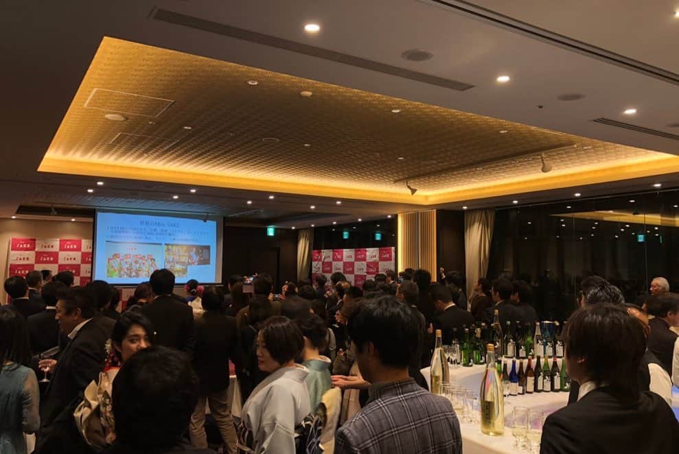 福田友理子さんのインスタグラム写真 - (福田友理子Instagram)「* * 先日、日本酒や日本文化を国内外に発信するアンバサダーMiss SAKE 群馬代表を拝命したご報告をしましたが、 * 1月18日（土）に、東京丸の内の公益社団法人　日本外国特派員協会（FCCJ）にて、 2020 Miss SAKE ファイナリスト＆Mr SAKE発表会が行われました✨ * Mr SAKEスペシャルアンバサダーのマーク・パンサーさん（globe）もお披露目され、 沢山の方がご来場くださいました。 どうもありがとうございました✨  私達は、これから約2ヶ月半、 ナデシコプログラムという特別プログラムを受講し、着物の着付けや和装メイク、美しい所作や礼儀作法を身に付けていきます👘  おいしい日本酒、そして素晴らしい日本文化の魅力を、国内外に発信する為、精進してまいります。 * オリンピックイヤーである今年、記念すべき2020年、 日本が世界から注目される一年に 日本酒や日本文化の魅力を世界中の方に知っていただきたいです☺️✨🍶」1月21日 12時40分 - yuriko.fu
