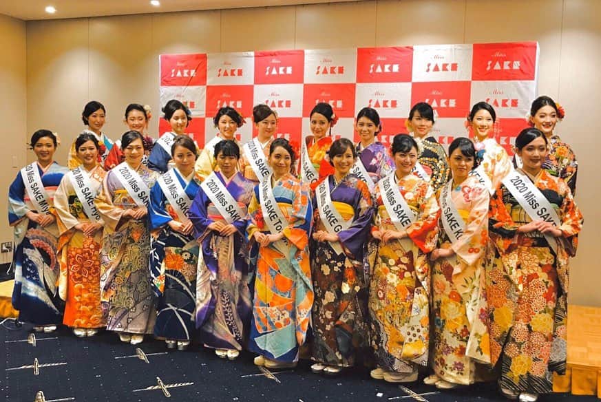 福田友理子さんのインスタグラム写真 - (福田友理子Instagram)「* * 先日、日本酒や日本文化を国内外に発信するアンバサダーMiss SAKE 群馬代表を拝命したご報告をしましたが、 * 1月18日（土）に、東京丸の内の公益社団法人　日本外国特派員協会（FCCJ）にて、 2020 Miss SAKE ファイナリスト＆Mr SAKE発表会が行われました✨ * Mr SAKEスペシャルアンバサダーのマーク・パンサーさん（globe）もお披露目され、 沢山の方がご来場くださいました。 どうもありがとうございました✨  私達は、これから約2ヶ月半、 ナデシコプログラムという特別プログラムを受講し、着物の着付けや和装メイク、美しい所作や礼儀作法を身に付けていきます👘  おいしい日本酒、そして素晴らしい日本文化の魅力を、国内外に発信する為、精進してまいります。 * オリンピックイヤーである今年、記念すべき2020年、 日本が世界から注目される一年に 日本酒や日本文化の魅力を世界中の方に知っていただきたいです☺️✨🍶」1月21日 12時40分 - yuriko.fu