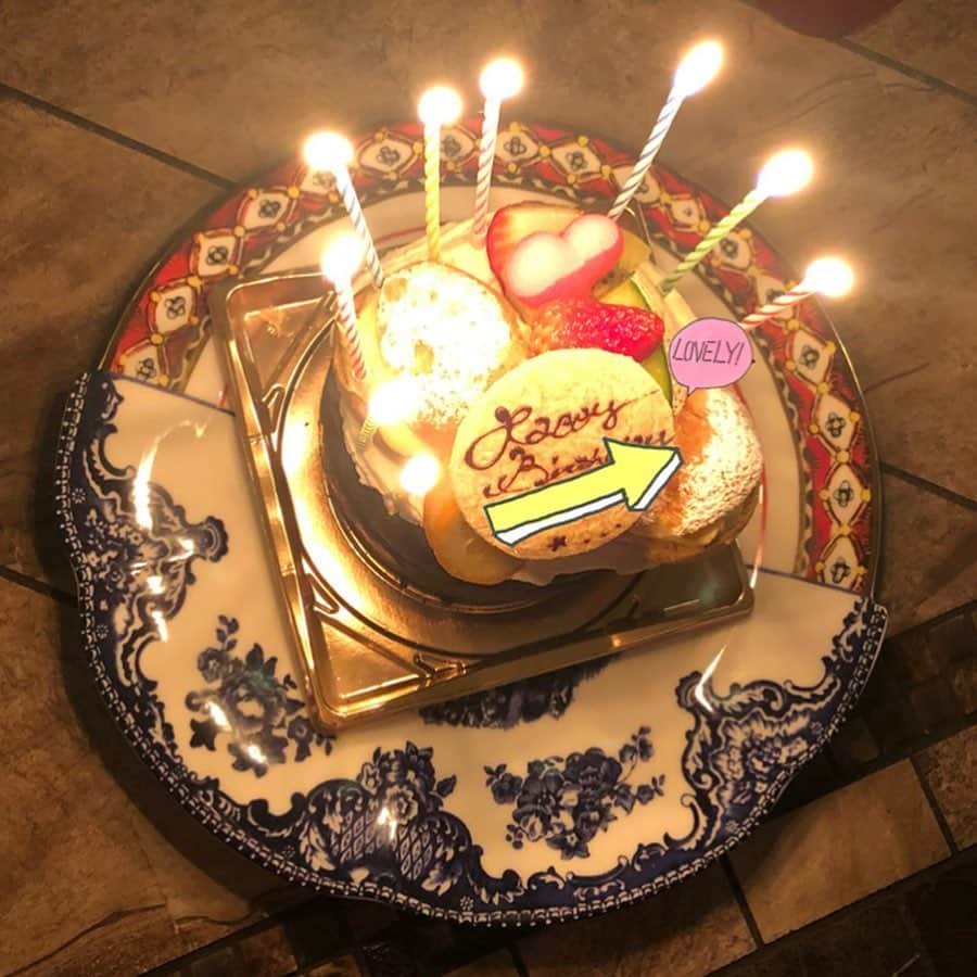 千秋さんのインスタグラム写真 - (千秋Instagram)「家族でお友達のお誕生日をお祝い🎂 これまた大きなステーキを秒でペロリ🥩  #birthday #birthdaycake #🎂 #ステーキ #mychef🍳 #千秋焼肉 #千秋インテリア」1月21日 12時44分 - chiaki77777