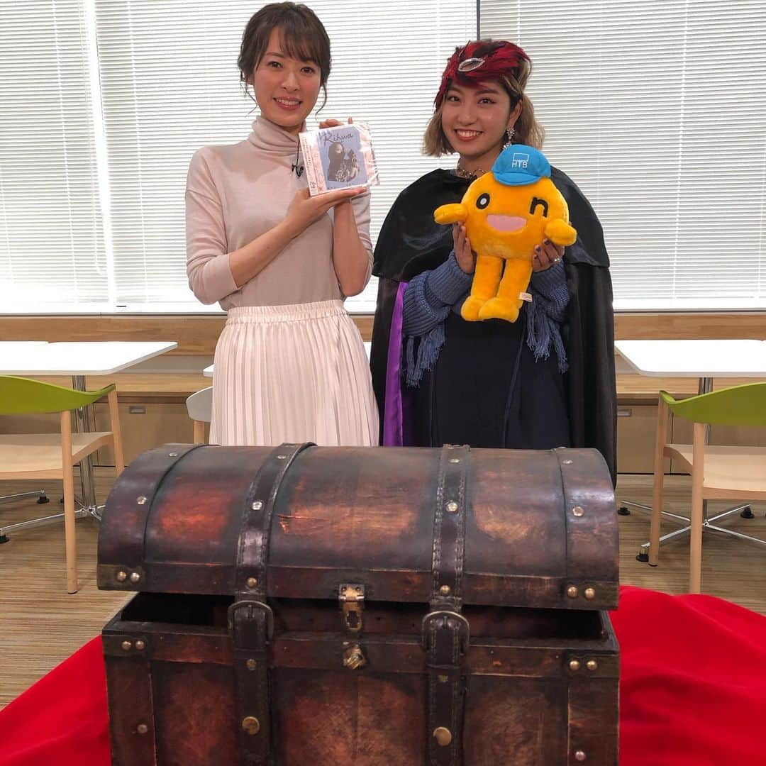 北海道テレビ「イチオシ！モーニング」さんのインスタグラム写真 - (北海道テレビ「イチオシ！モーニング」Instagram)「あすのイチモニエンタメ特集は明日発売Rihwaさんのアルバムについてお話し聞いてきました！ このコスプレの訳は？！お見逃しなく！ #イチモニ #rihwa」1月21日 12時51分 - htb_ichimoni