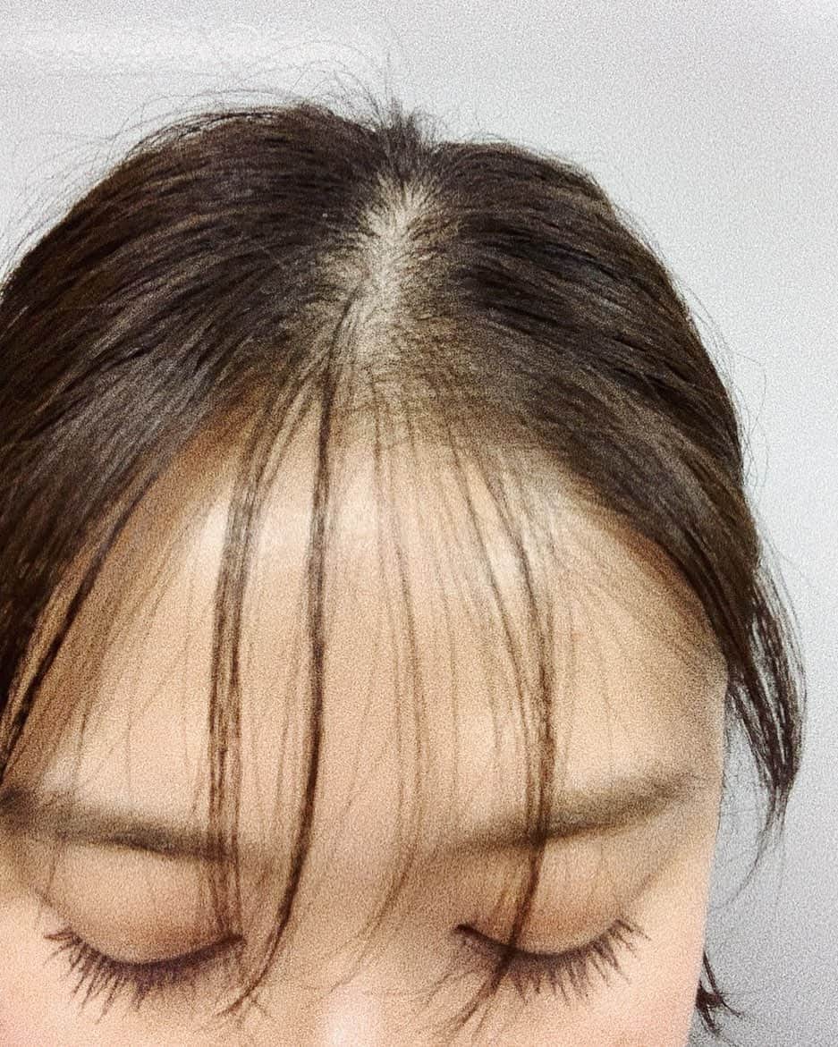 海下真夕さんのインスタグラム写真 海下真夕instagram そういえば うーっすらと 前髪作ったよー 10年ぶりくらいかも シースルーバングだと さり気なくてとても気に入っている 前髪 カット ヘアスタイル ヘアアレンジ 30代後半からの