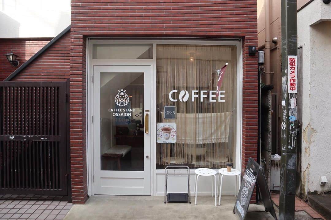 石井輝明さんのインスタグラム写真 - (石井輝明Instagram)「中野。 今日はルミネにずっといます。 ほんまにずっとやろうなって聞かれたらそこまでずっとではないです。 合間にコーヒー飲みに行ったりもするし。 厳密には。  #coffeestandossaion #cafe #coffee #カフェ #東京カフェ #中野カフェ #カフェ芸人 #厳密にいうのは野暮 #でも厳密を求める時もある #どちらかというと厳密を求める人間 #だから僕は野暮 #野暮はよくない #いい時もあるけど #厳密には」1月21日 13時03分 - comandanteishii