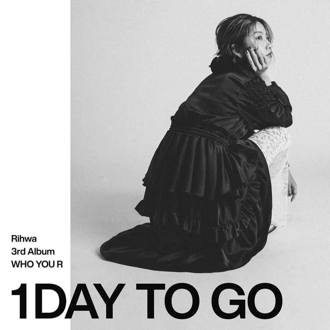 Rihwaさんのインスタグラム写真 - (RihwaInstagram)「🌼 2020.1.22  Rihwa 3rd album "WHO YOU R" ⚫️⚪️⚫️⚪️⚫️⚪️⚫️⚪️ [Tracks] 01. Madeleine 02. Love Today! ▶︎ Music Video 03. DON'T GET IT 04. BOY 05. ｃｏｌｄ 06. MARIMO 07. 一秒 08. 夢灯り 09. This is Christmas! 10. You Are My Road ▶ Music Video 11. Carnation #Rihwa #love #music #peace #WHOYOUR #冬リファ　#album #CD #new #1daytogo」1月21日 13時03分 - rihwa_official