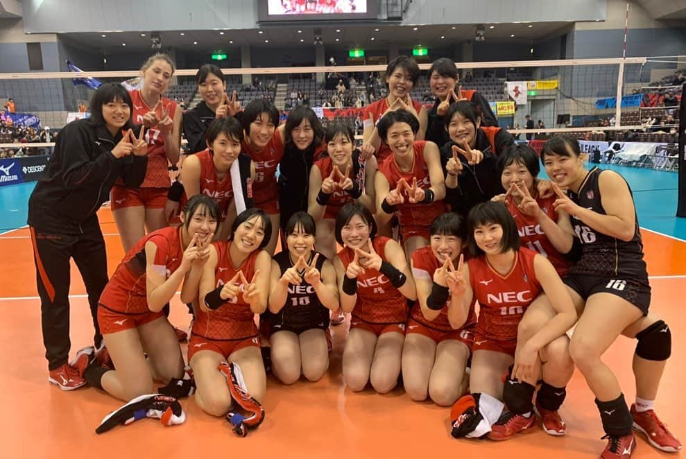 柳田光綺さんのインスタグラム写真 - (柳田光綺Instagram)「. . . 2019-20Vリーグ 8位という結果で締めくくりました。 . 目指していたところには届きませんでしたが、 この結果を受け止め全て次に繋げていきます‼️ . "チームの為に頑張る"このチームが大好きです！ そして、そんなチームを好きだと言ってくれどんな時でも応援し支えて下さるファンの皆さまが大好きです！ . 次の天皇杯に向けて、全員で精進していきます！！！ . まだまだシーズンは続きますので、 熱いご声援よろしくお願いします🔥🔥 . 最後になりましたが、、 . 沢山のご支援ご声援ありがとうございました‼️ . #NECレッドロケッツ #Vリーグ #Nハピ #🚀❤️ . . . お写真お借りしました🙇‍♂️ リーグ中も、沢山の素敵な写真を投稿して下さりありがとうございます！！！」1月21日 13時11分 - yanagita04r