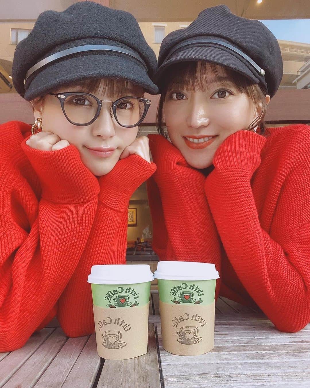 加藤綾菜さんのインスタグラム写真 - (加藤綾菜Instagram)「先週、ななちゃんとお茶した時✨ 会った瞬間洋服がかぶりすぎて恥ずかしくなった。。。😅笑 仲良しって凄いねぇ❣️嬉しい😊 記念に撮りました❤️笑 #偶然 #凄すぎる」1月21日 13時04分 - katoayana0412