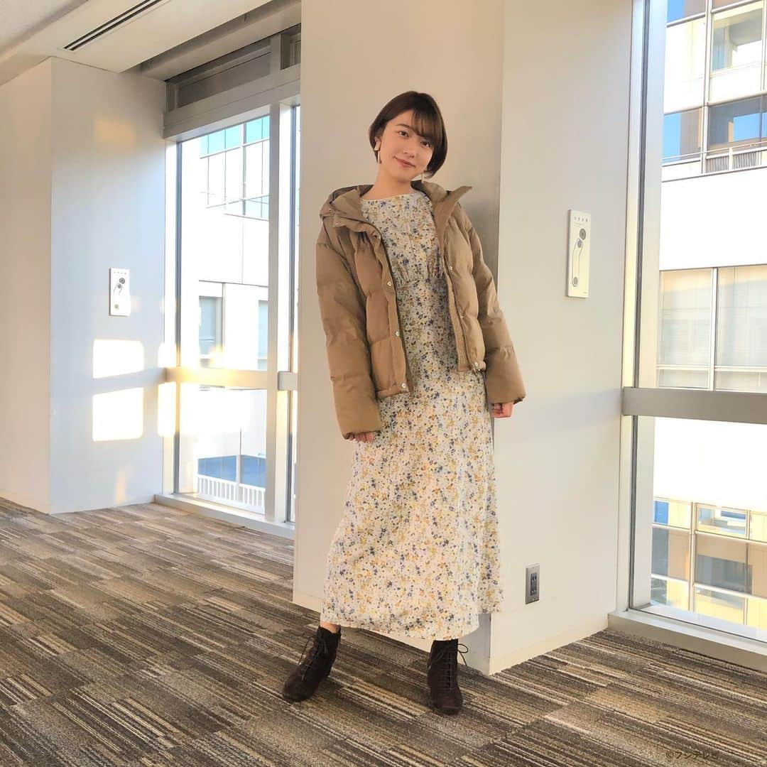 フジテレビ「めざましテレビ」さんのインスタグラム写真 - (フジテレビ「めざましテレビ」Instagram)「1月20日（月）きょう何着て行く？ ・ ファッション雑誌CanCamとコラボした お天気コーナー「きょう何着て行く？」 阿部華也子ちゃんの毎日のコーデを紹介♪ ・ 【きょうのコーデ】 コート→#AndCouture 1万6000円 ワンピース→#LilyBrown 1万3,800円 靴→#ダイアナ 1万9000円 ストール→#ムーンバット 2万8000円 イヤリング→#アネモネ 1700円 ・ 【コーデのポイント】 華やかな花柄ワンピースにダウンを羽織って上品カジュアルコーデ👗 ショート丈なら重心が上がるのでスタイルアップが狙えます🙆🏻‍♀️ イエローでリンクさせたストールで暖かさと 華やかさもプラスしていきましょう🍋 ・ #めざましテレビ #きょう何着て行く？ #阿部華也子 #今日のコーデ#コーデ #CanCam #今日のファッション#ootd #きょう何着て行く？は月〜金朝6時22分ごろ放送！？」1月21日 13時13分 - mezamashi.tv