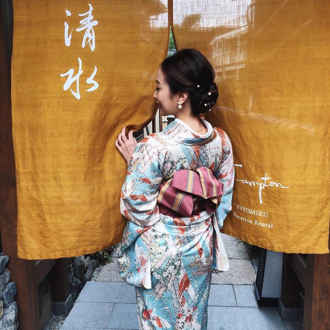 のインスタグラム：「落ち着いた雰囲気のお着物がお気に入り♡ hairもシンプルに🍵🍡 @rentalkimonorose さんで レンタルしたよ👘💖 #京都#京都#rentalkimonorose#着物レンタル#着物へア#着物へアアレンジ #レンタル着物ローズ」
