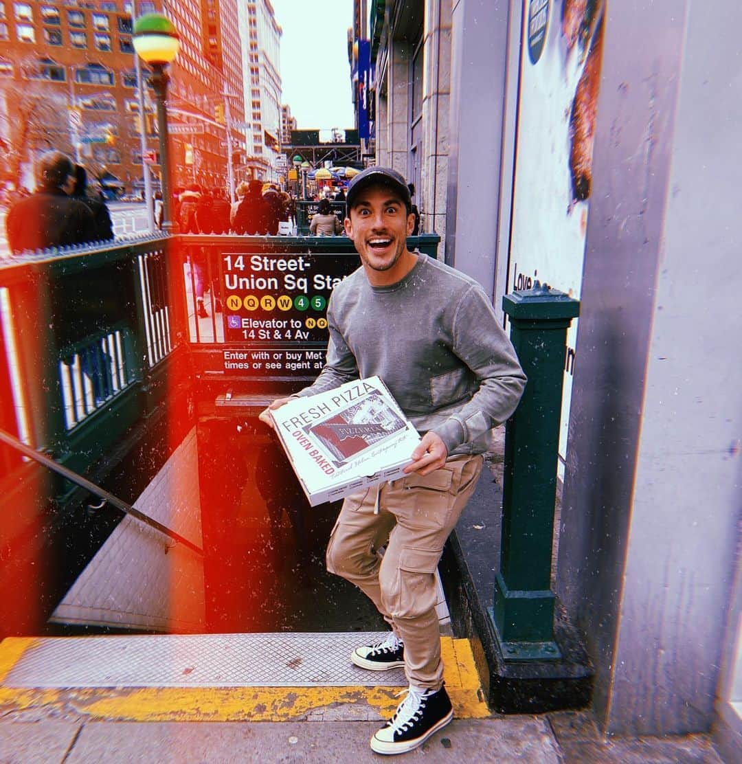 マイケル・トレヴィーノのインスタグラム：「probably going to spend more time in NYC this year just to take photos like this」