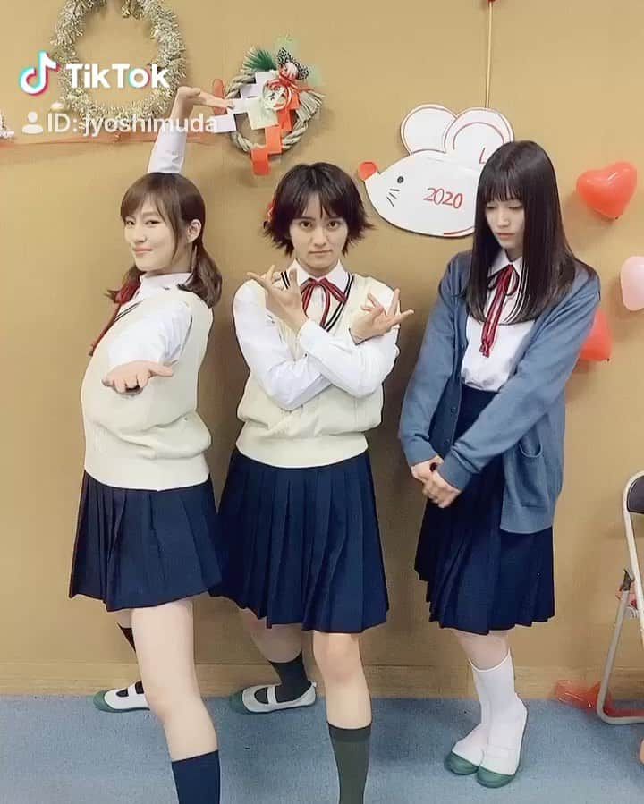 【公式】女子高生の無駄づかいのインスタグラム