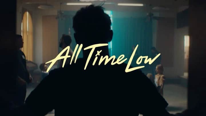 リアン・ドーソンのインスタグラム：「The Young Renegades are no more... Reintroducing your favorite disaster, All Time Low. We took a step away for a minute- did some growing, did some soul searching, some healing... Now we're back and ready to be all yours again, our battle scars worn proudly, and our hair looking better than ever. (it's best if you just agree). We've missed you all so much and we're so excited for what comes next. Feels like we've been keeping secrets from you for way too long... Been hard to keep our mouths shut, honestly.  It's a song and dance we've done a thousand times before, but this one feels extra-good. Besides, it's never the same dance twice. Hope you dig this new song as much as we do... After all, it's all for you. ☀️ Link in profile.」