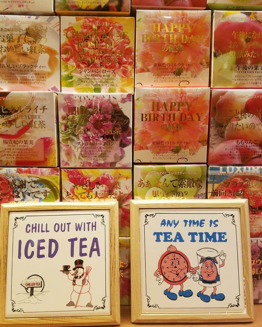 黛実希さんのインスタグラム写真 - (黛実希Instagram)「紅茶マニアの私のために紅茶マニア先輩あやちゃん🐿️(@snow.tk.white )が紅茶専門店のThe tee tokyoに連れてってくれたよ☕🖤 紅茶大好き人間はもう入口から大大大興奮😍❣️ 飲み物を頼むとティーフリー(紅茶飲み放題)がついてて、108種類以上ある紅茶を永遠に飲めるの😚💗☕💗 私達はパンケーキとサンドイッチも頼んだんだけど、これがまたやばい…美味しすぎ…😢💕 ここのパンケーキやばい…😭🥞💓 パンケーキにかけるシロップソースまで紅茶❤️ お土産用の紅茶も大量買い🤭💗 * また今月行くんだ〜♫ 通ってムレスナティー全制覇するぞ〜❣️ (ちなみに今回は11種類飲みました♡) * * * #ムレスナティー#神楽坂#神楽坂カフェ#theteetokyo#インスタ映え#インスタ映えカフェ#可愛いカフェ#カフェ巡り#カフェ好きな人と繋がりたい#紅茶マニア#紅茶#紅茶好きな人と繋がりたい#紅茶専門店#紅茶のある暮らし #카페스타그램#도쿄카페#코디스타그램#좋아요반사#반사#팔로우#맞팔#선팔#소통#맞팔해요#소통해요#데일리룩#followme」1月21日 13時48分 - candymiiiki