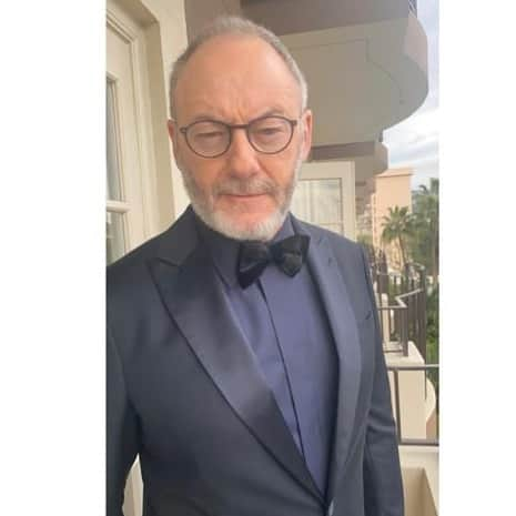 リアム・カニンガムのインスタグラム：「A huge thank you to all the gorgeous people who worked their blue magic and made me look presentable! @nataliemarkstylist @antoshirt @armani #sagawards2020」