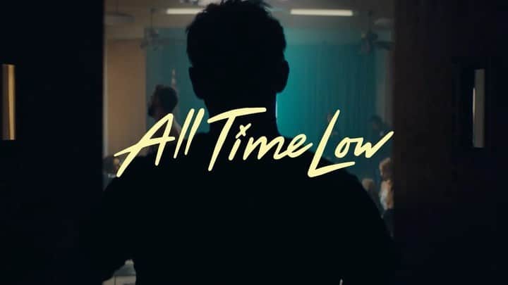 ザッキー・ヴェンジェンスのインスタグラム：「The Young Renegades are no more... Reintroducing your favorite disaster, All Time Low. We took a step away for a minute- did some growing, did some soul searching, some healing... Now we're back and ready to be all yours again, our battle scars worn proudly, and our hair looking better than ever. (it's best if you just agree). We've missed you all so much and we're so excited for what comes next. Feels like we've been keeping secrets from you for way too long... Been hard to keep our mouths shut, honestly.  It's a song and dance we've done a thousand times before, but this one feels extra-good. Besides, it's never the same dance twice. Hope you dig this new song as much as we do... After all, it's all for you. ☀️ Link in profile.」