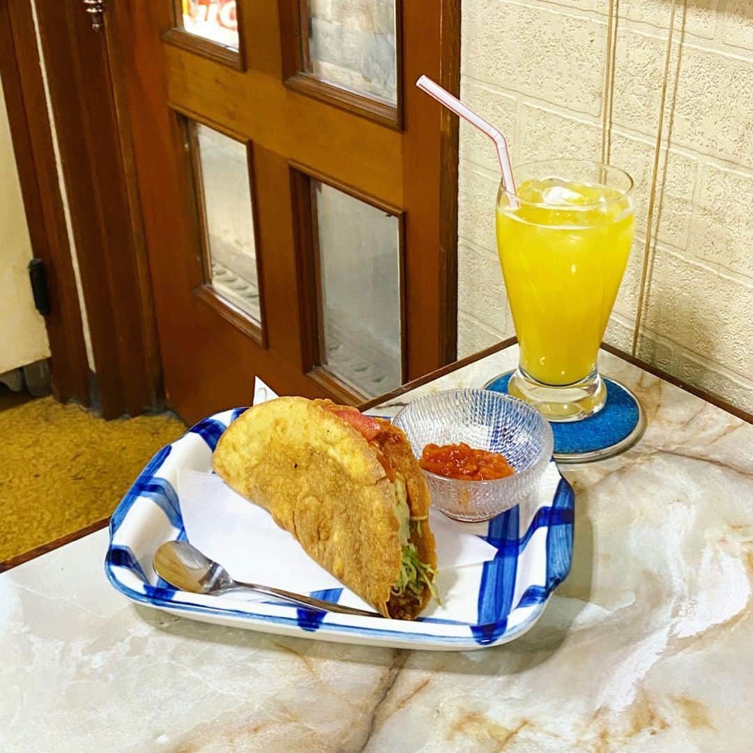 平野紗季子さんのインスタグラム写真 - (平野紗季子Instagram)「洋食屋や喫茶店のメニューの端にたまに現れるタコスすごく好き🌮 はしゃいでオレンジジュース頼んじゃう🍊」1月21日 14時17分 - sakikohirano