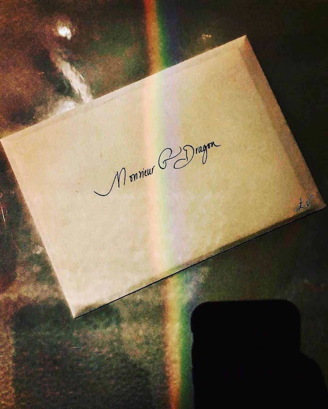 G-DRAGONのインスタグラム：「Midnight In Paris...🌙」