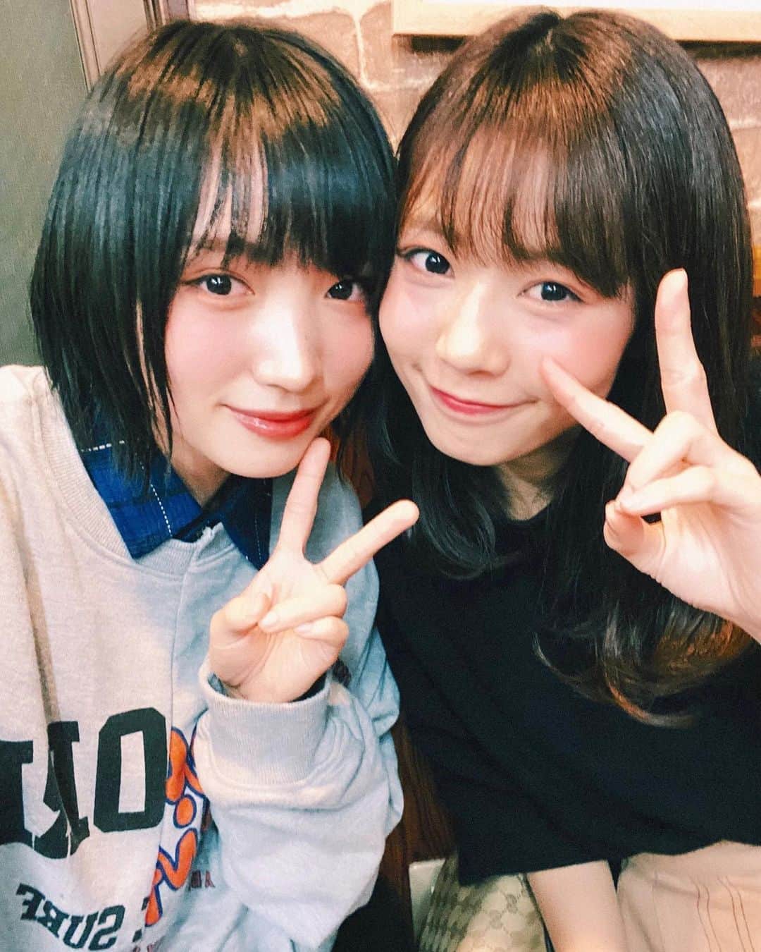 杉浦みずきのインスタグラム：「. 投稿遅くなったけど 年末に、20歳になって、NMB48卒業した 太田夢莉たんと、MBSラジオの元ザ・ヒットスタジオの皆さんと忘年会したよん🎶 ゆーりちゃん何も変わってなかったけど、ゆーりちゃんも、みずきちゃん何も変わってないです〜！て言ってたし 結論2人とも変わってない笑笑 ゆーりちゃんはNMB卒業して、私はもうすぐ大学卒業して、お互い新たに頑張ろうということです😎 また一緒にお仕事したい！ラジオもやりたい！♡」