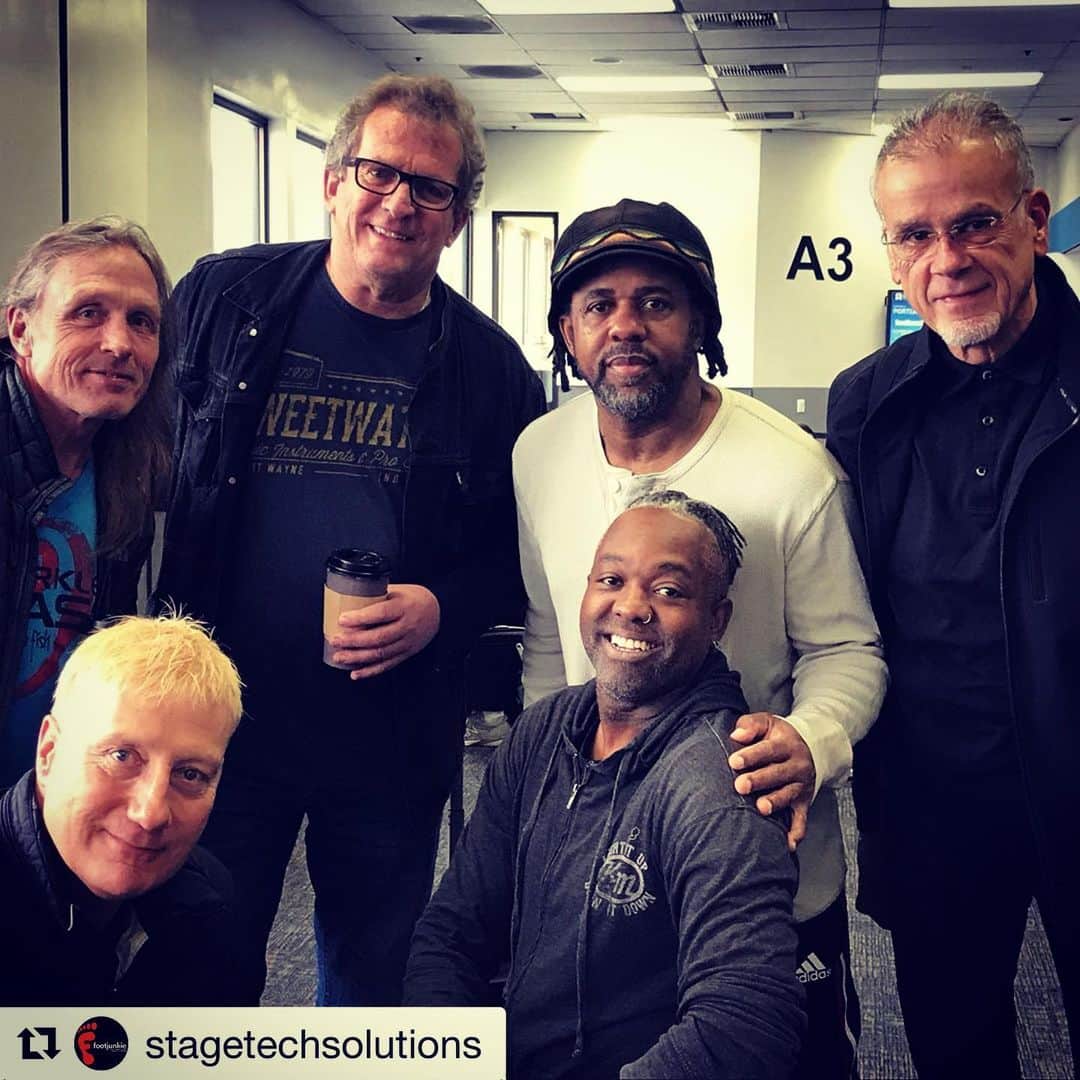 ヴィクター・ウッテンのインスタグラム：「#Repost @stagetechsolutions with @get_repost ・・・ A lot of our best moments are unexpected and in airports... #towerofpower #davidgaribaldi #marcvanwageningen #flydates」