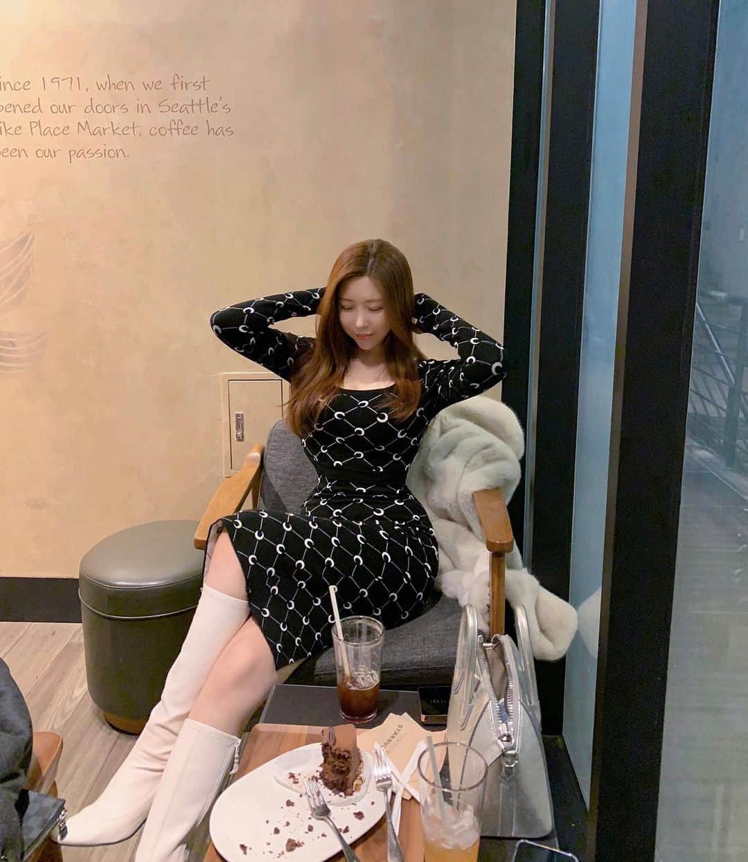 Choi Somiさんのインスタグラム写真 - (Choi SomiInstagram)「⠀⠀⠀⠀ #글랜더 #glander  또 입고 싶은 원피스랬잖아 ᴍᴏᴏɴ ᴄʀʏsᴛᴀʟ ᴘᴏᴡᴇʀ☾ ㅋㅋ」1月21日 14時42分 - cxxsomi