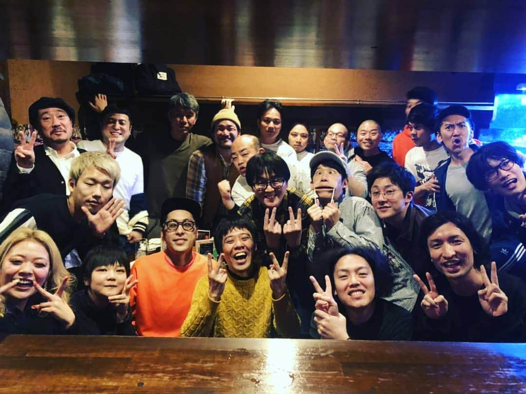 山名文和さんのインスタグラム写真 - (山名文和Instagram)「なにわぼけの会。 シャンプーハットのこいでさんが、定期的に開いてくださる会。 こんな集まることない楽しい会。 こいでさん、ありがとうございます！！ ラブい夜や。  #シャンプーハット #こいでさん #ラブい夜 #なにわボケの会」1月21日 14時59分 - fumikazu_yamana