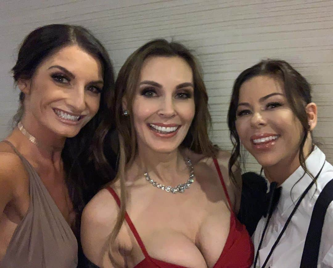 ターニャ・テイトさんのインスタグラム写真 - (ターニャ・テイトInstagram)「#milflove ❤️❤️❤️ @thesilviasaige @alexisfawxlive #xbiz #xbizawards」1月21日 15時06分 - tanyatate