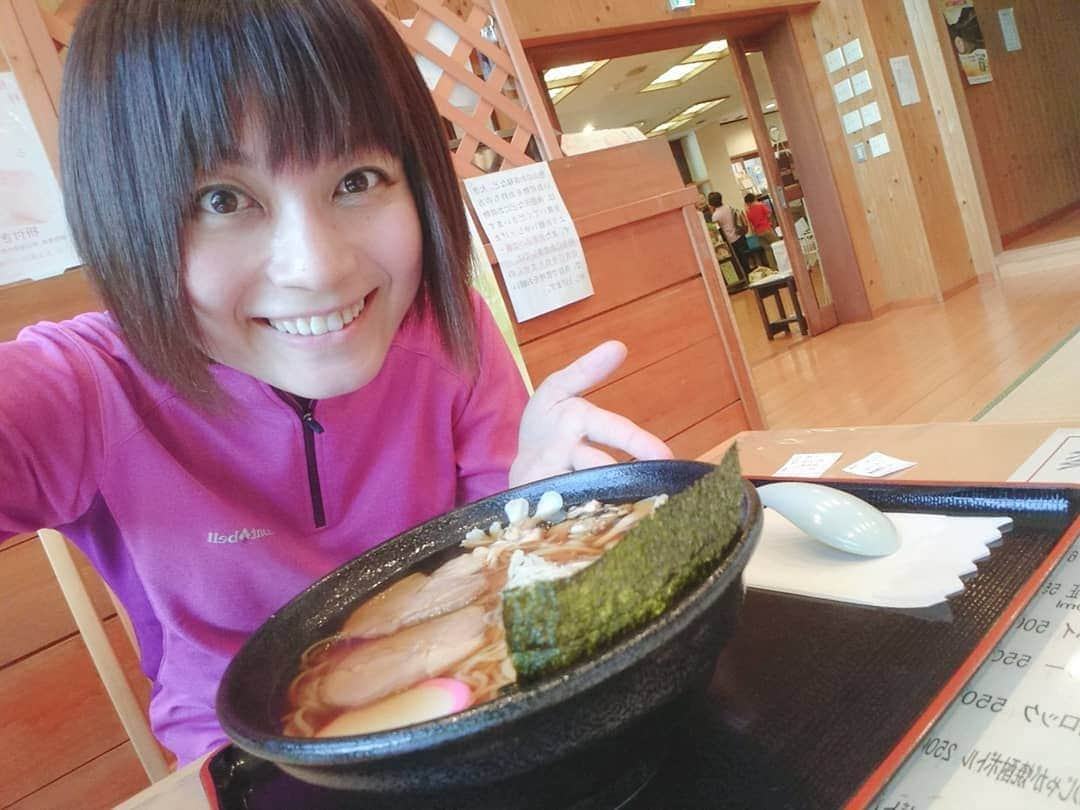 桜花さんのインスタグラム写真 - (桜花Instagram)「いつぞやの、数馬の湯の、食事処のチャーシュー麺！🍀 ボリューム満点で美味しかった🍀  温泉でほっこりのあと、たまりませんな〜🍀♨️ #チャーシュー麺  #おすす麺 #数馬の湯  #三頭山 #山ごはん #山登り」1月21日 15時04分 - mountainohka