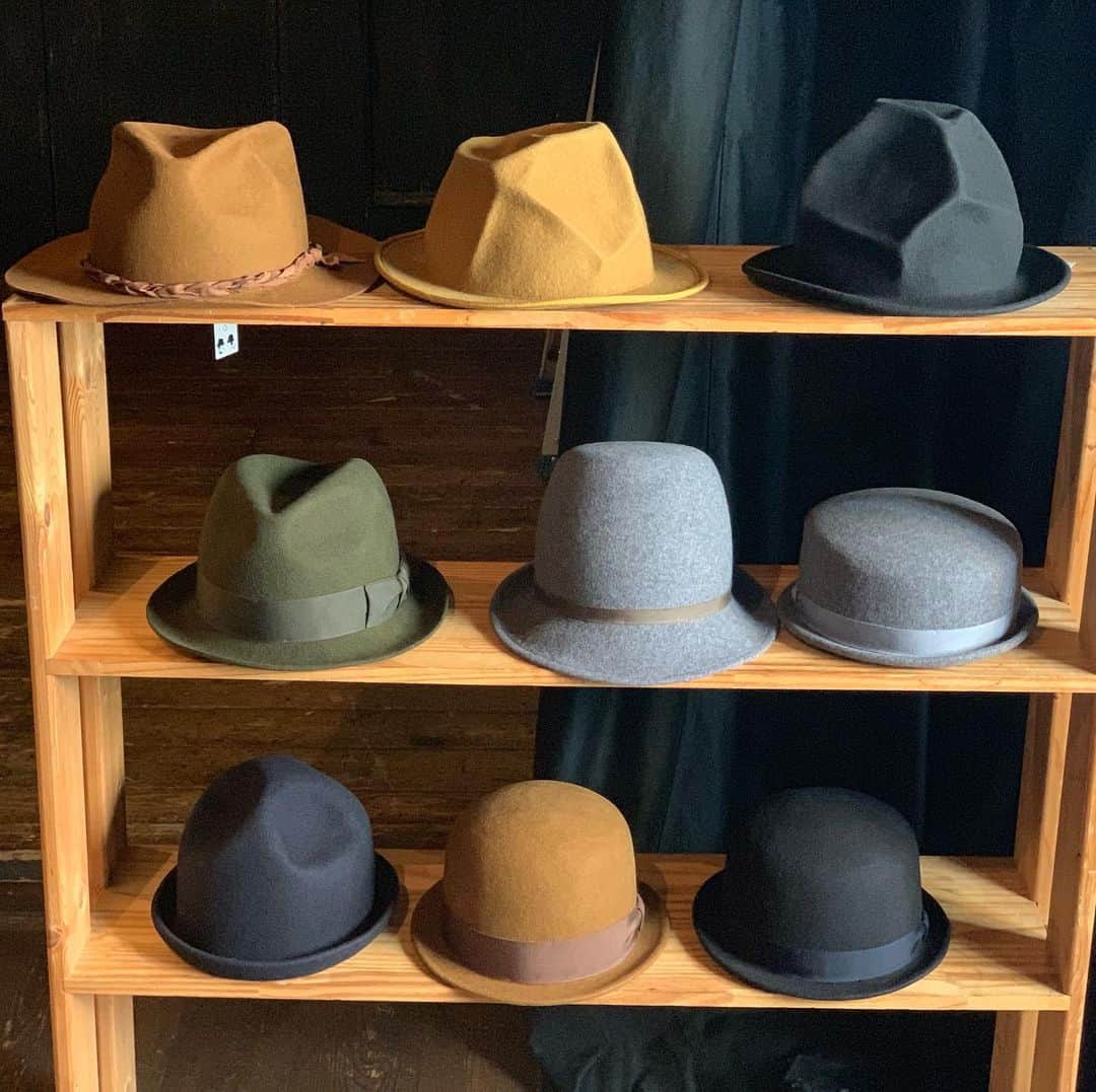 タテタカコさんのインスタグラム写真 - (タテタカコInstagram)「‪明日11:00から‬ ‪ネオンホールでのChappo(シャッポ)さん展示会がはじまります。‬ ‪新作も並ぶそうです。‬ ‪さまざまな生地や形、佇まい、耳まであったかいデザイン、‬ ‪丁寧にひとつずつ手作りされた帽子さんたち。‬ ‪しっくりぴったりな帽子や、新しい発見の帽子さんに会いに是非気軽に足をお運びください🐕🐈‬ 1/22（水）〜25（土）﻿ Chappo帽子展 in ネオンホール　長野市権堂町2344／info@neonhall.com﻿  ネオンホール🏡http://www.neonhall.com/﻿ ﻿ Chappo🏡 https://www.chappo.co/about﻿」1月21日 15時21分 - tatetakako