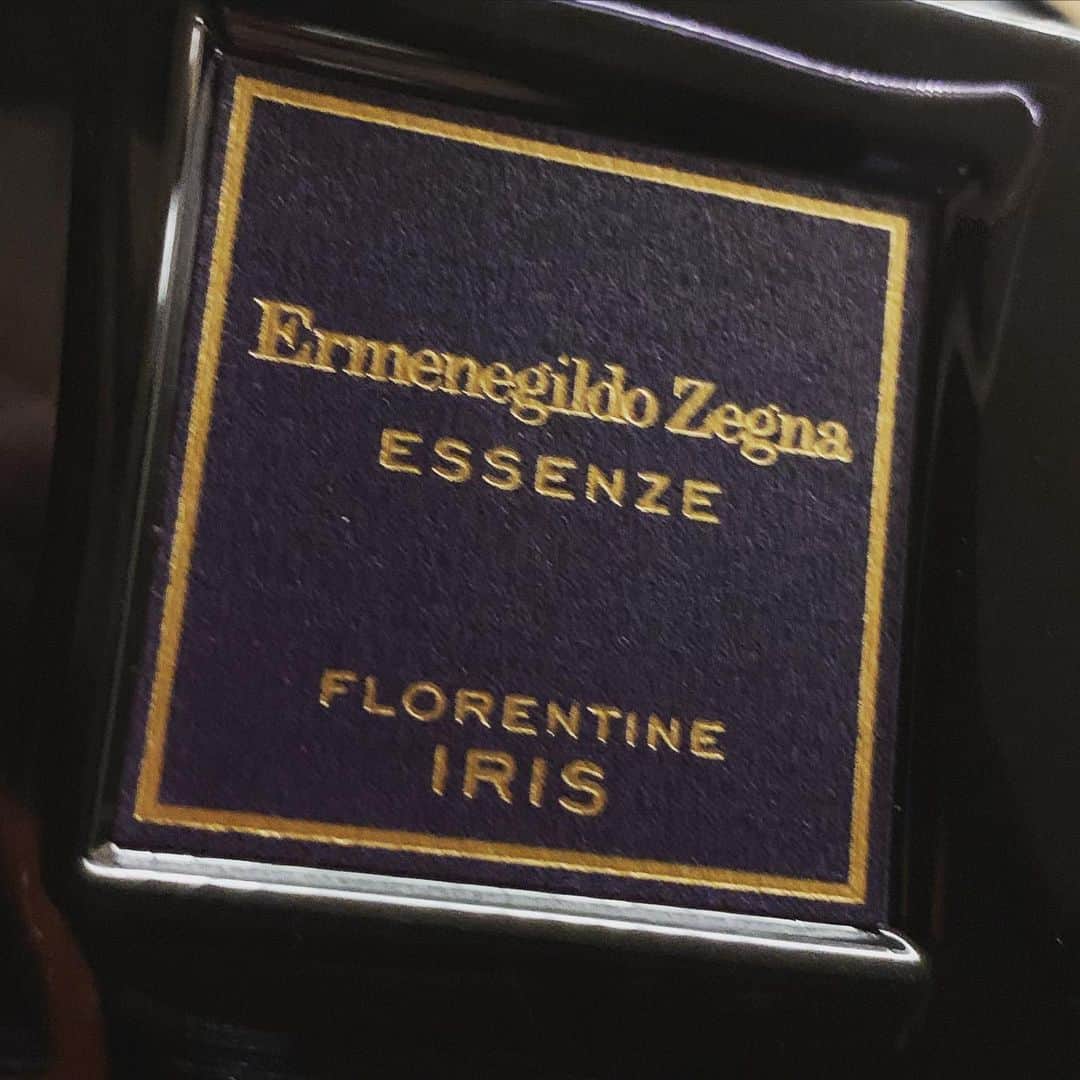 金子実加のインスタグラム：「男前❤️ . . . . . . . . . . . #ermenegildozegna #香水　#florentineiris #iris #essenze」