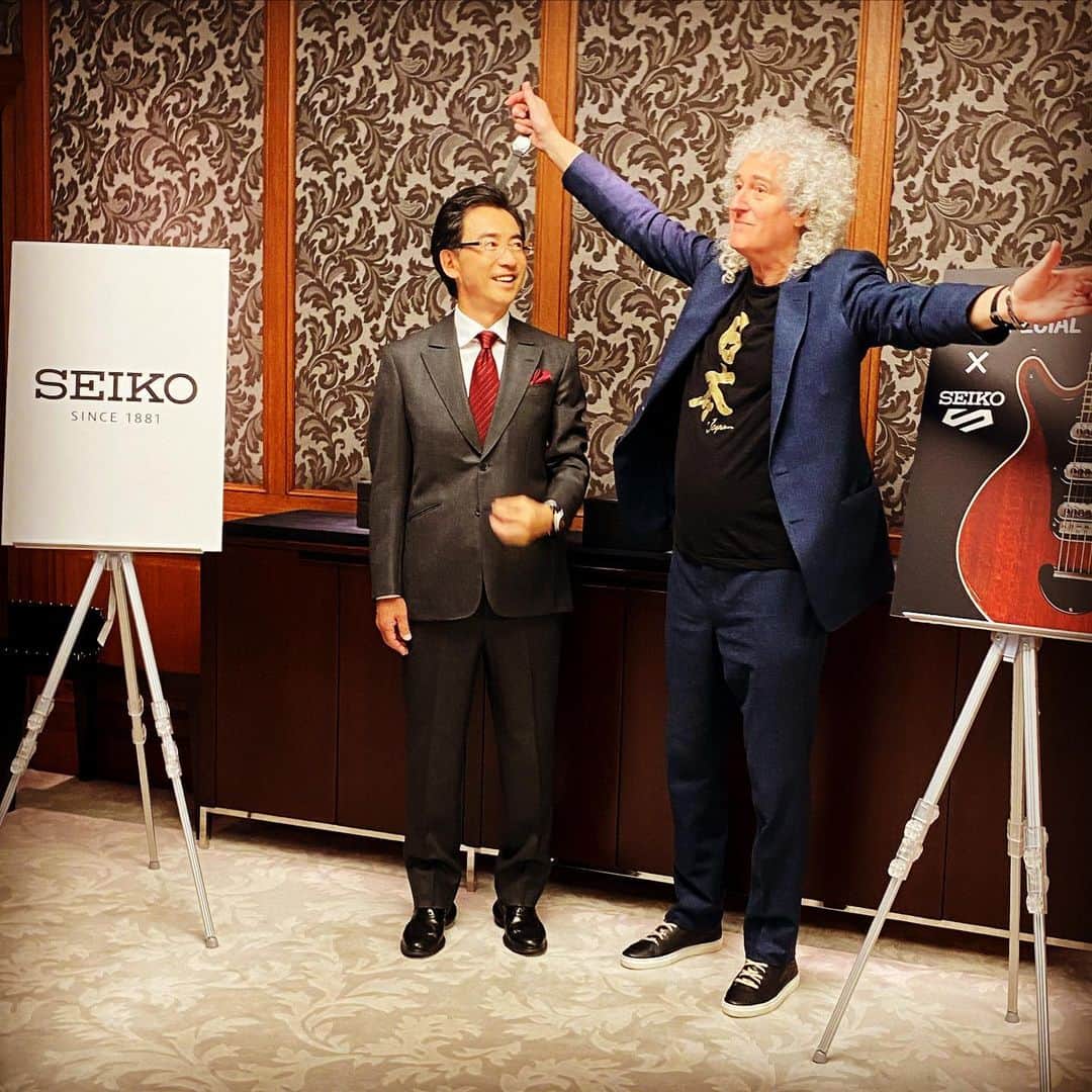 ブライアン・メイさんのインスタグラム写真 - (ブライアン・メイInstagram)「The new SEIKO RED SPECIAL timepiece is launched !!! At the historic Seiko Clock Tower.  This makes me very proud.  It’s the result of many months collaboration - and a very fine piece I believe it is !!! I’ll show you its handsome presentation case etc later.  THANK YOU SEIKO !!! Bri」1月21日 15時36分 - brianmayforreal