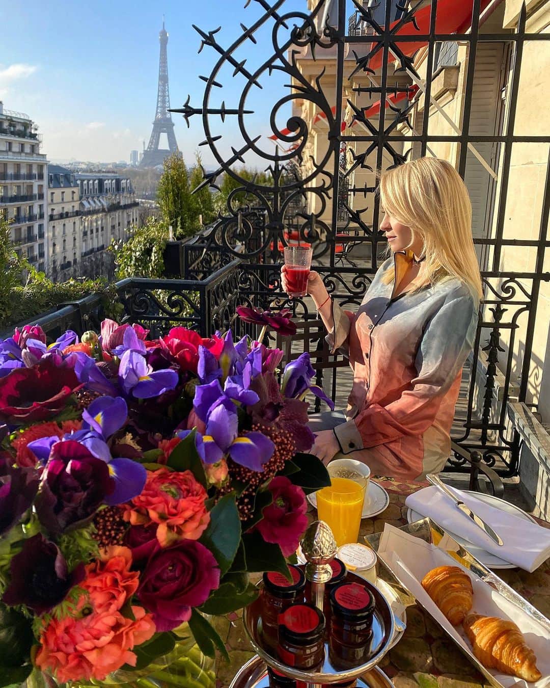 ヤナ・ルドコフスカヤさんのインスタグラム写真 - (ヤナ・ルドコフスカヤInstagram)「Good morning beautiful Paris ❤️ #рубрикамоизавтраки」1月21日 15時54分 - rudkovskayaofficial