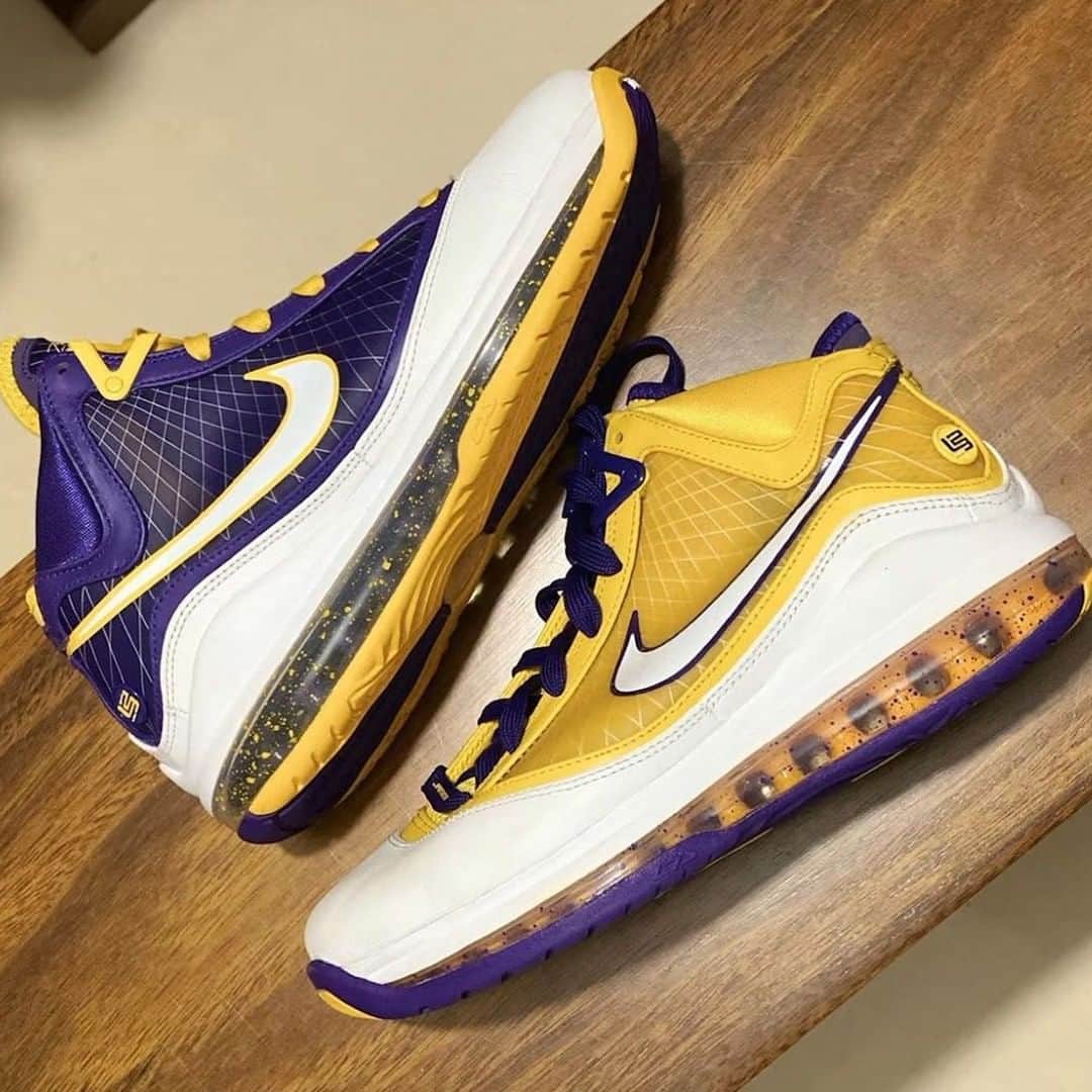 Sneaker Newsさんのインスタグラム写真 - (Sneaker NewsInstagram)「Nike could be releasing this LeBron 7 "Lakers" PE, which features an alternating suit of purple and gold on the Flywire upper, full-length Max Air, and more. What other LeBron 7 PEs would you like to see? Tap the link in our bio for more info.」1月21日 16時00分 - sneakernews