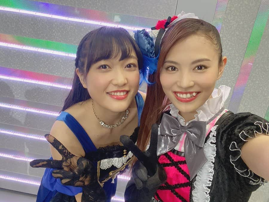 田野アサミさんのインスタグラム写真 - (田野アサミInstagram)「虹ヶ咲学園スクールアイドル同好会の皆🌈。 可愛こちゃん全員集合の中に混ざって撮りたいとお願いしました☺️👍🏻笑 前田ちゃんと、久保田ちゃん。こっそり撮ってもらった❄️♡. ありがとうーーー！！ #lovelive#ラブライブ#LOVELIVEFEST﻿#虹学 # 大西亜玖璃#楠木ともり#鬼頭明里#田中ちえ美#久保田未夢#相良茉優#指出毬亜#前田佳織里#村上奈津実」1月21日 16時33分 - tano_asami