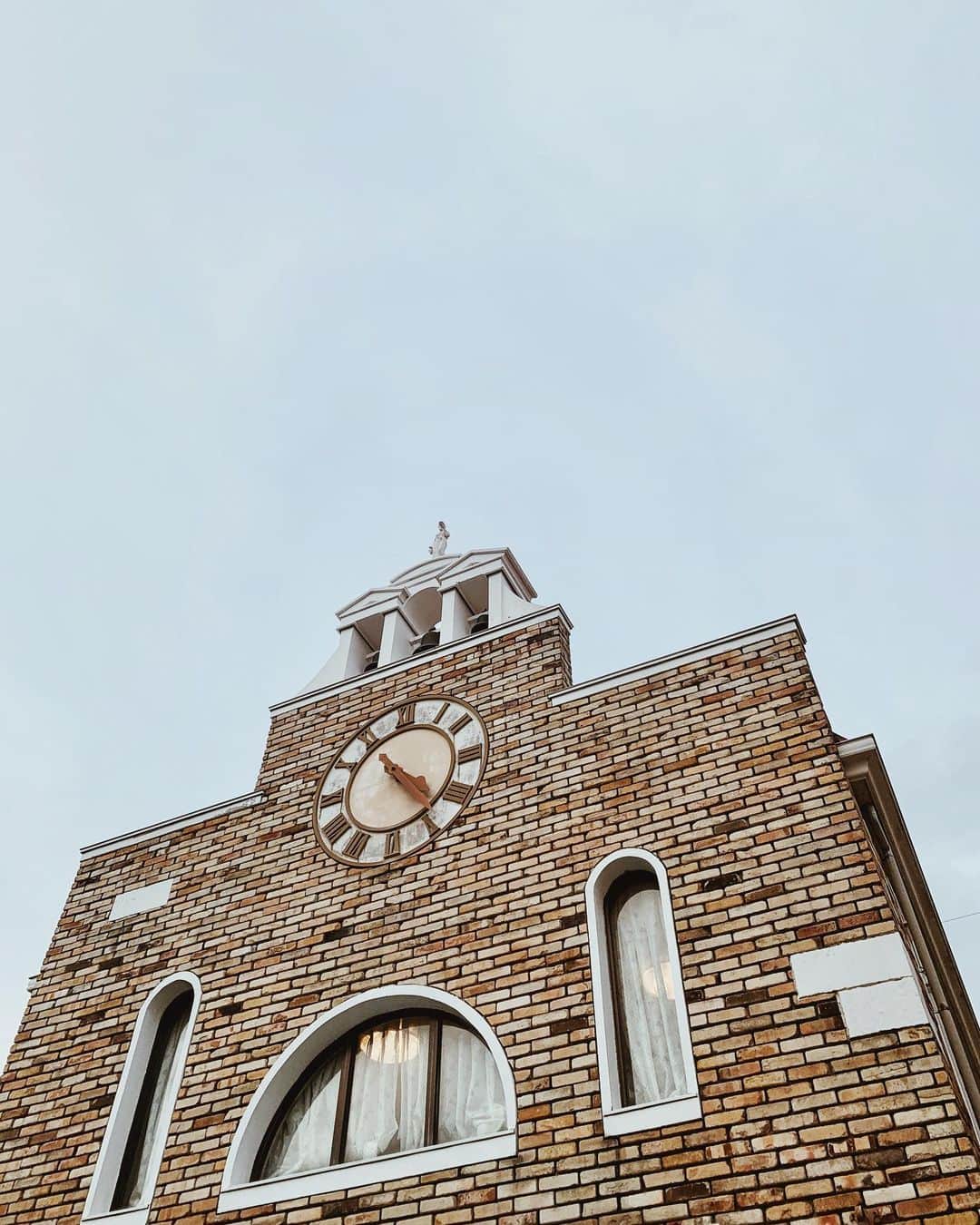 のインスタグラム：「16:25. ☕️💭 . 一息入れて、もうひと踏ん張り. . 今日はいつもより暖かかったけど、 この時間になるとさすがに寒いな. . #1月ももう後半ですね」