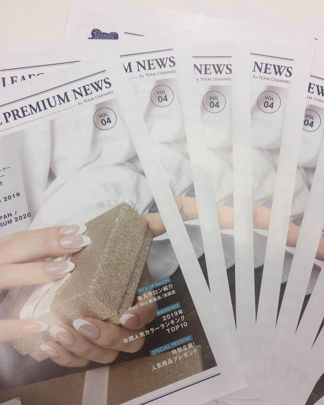 LEAFGEL PREMIUMさんのインスタグラム写真 - (LEAFGEL PREMIUMInstagram)「LEAFGEL PREMIUM NEWS VOL4📰が完成致しました😃﻿ ﻿ 今回の内容は...﻿ ⭐️市川理世先生 @riyo1621 とのコラボカラーのご紹介﻿ ⭐️Pick up salonは Nail Mix新宿店/池袋店様✨✨﻿ ⭐️2019年人気カラーランキングのご紹介﻿ ﻿ ⭐️さらに！今回は、﻿ 『スペシャルプレゼント企画🎁』が御座います❗️❗️﻿ 人気商品が当たるチャンスです💖﻿ (応募締め切り2/29(土)20時まで)﻿ 詳しくはNEWSの裏面をご覧下さい❣️﻿ ﻿ 💅表紙のフレンチネイルの使用カラー(#002.#095)﻿ ﻿ LEAFGEL PREMIUM NEWSは、TAT様（各店舗・オンラインショップ）にて、配布させていただきます。﻿ リーフジェルプレミアム ホームページからもダウンロードしていただけます。﻿ ﻿ http://leafgel-premium.net/letter/index.html#lpnews﻿ ﻿ バックナンバーVOL1〜3もダウンロード可能です！ぜひチェックして下さい✨﻿ ﻿ #leafgelpremium #leafgel #リーフジェルプレミアム #リーフジェル #新商品 #新色 #news #newcolor #カラージェル #gel #nail #present #プレゼント #サロンdeジョブ #hotpepperbeauty﻿」1月21日 16時27分 - leafgel_premium