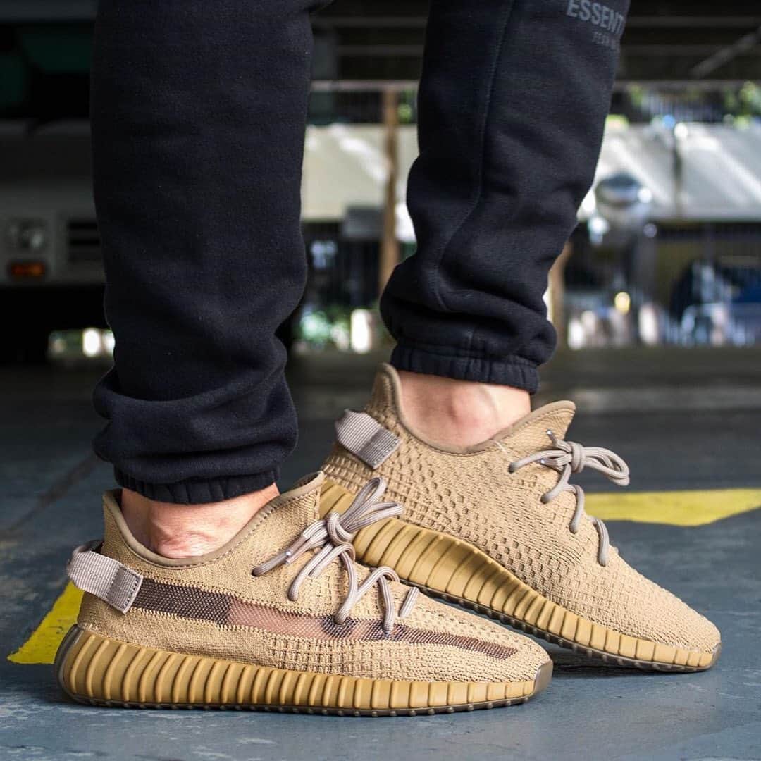 HYPEBEASTさんのインスタグラム写真 - (HYPEBEASTInstagram)「@hypebeastkicks: Here’s an on-feet look at the @adidas YEEZY BOOST 350 V2 "Marsh.” It features a tonal tan Primeknit upper with a woven post-dyed monofilament side stripe. Elevating the shoe is a gum rubber full-length BOOST midsole complete with a brown rubber sole unit and a bright yellow heel pod. It’s rumored to release sometime this Spring for $220 USD. Stay tuned for official notes. ⁠⠀ Photo: @yankeekicks/@snkrsden」1月21日 16時31分 - hypebeast