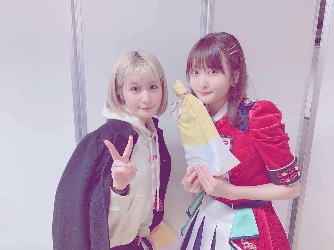 吉田有里のインスタグラム：「シカさん(@shi_ka_co )とも お写真撮ってもらったよ〜🧡🧡うふふ  #ラブライブ #ラブライブフェス #lovelive﻿ #久保ユリカ さん #シカコ さん」