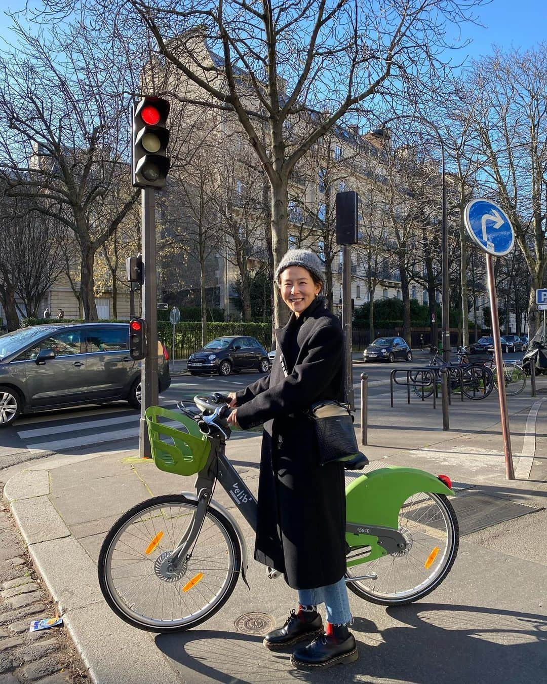 キム・ナヨンさんのインスタグラム写真 - (キム・ナヨンInstagram)「#광고  빠리의 공유 자전거 'Velib'🚲 빌리기도 쉽고 잠깐씩 타면 재밌더라구요. 여행가시면 도전해 보세요 🚴🏻‍♀️ 'Lime' 이라고 전동 쌩쌩이도 있던데 저는 그거 무서워서 못타겠더라구요 🙄」1月21日 16時59分 - nayoungkeem