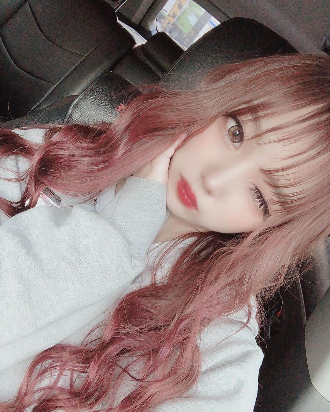嶋谷愛（あいちゅん）のインスタグラム：「. ヘアチェン❤️ 16歳からお世話になってる、 #kr2s中百舌鳥 で。^^ いつもありがとうございます🥺 . . #kr2s #haircolor #red #lfl」