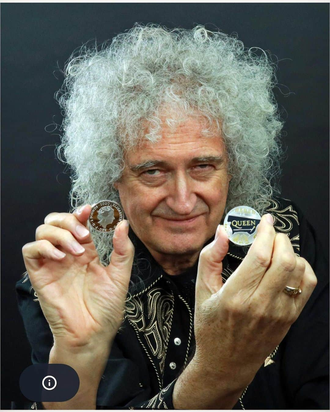 ブライアン・メイさんのインスタグラム写真 - (ブライアン・メイInstagram)「Ha ha ! I found another pic from that coin session.  This one has a bit of a trick to it ! Sleight of hand ? !  Bri」1月21日 17時07分 - brianmayforreal