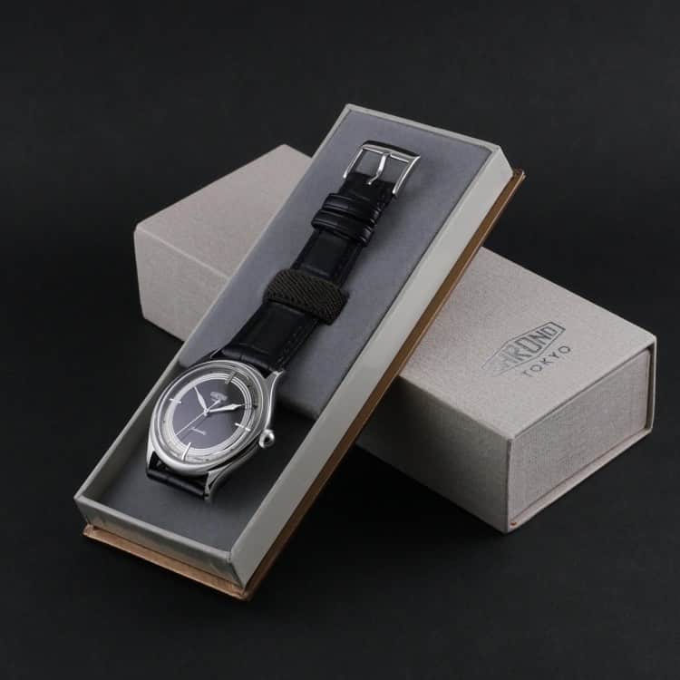 TiCTACさんのインスタグラム写真 - (TiCTACInstagram)「「CHRONO TOKYO」CLASSIC 各¥240,000+tax 独立時計師の浅岡肇さんがデザイン・設計する機械式自動巻腕時計「クロノトウキョウ」から新作『CLASSIC』が登場。２トーンダイヤルにクロコダイルストラップを合わせた会心作、浅岡さんのこだわりが凝縮されています。(機械式自動巻Cal. MIYOTA 90S5、外径37mm. 生産数各色100点)  1月22日（水）11時より各20点をTiCTAC直営オンラインストアで販売します。詳しくはプロフィールに表示しているURLから公式サイトのご案内記事をご覧くださいませ。https://www.tictac-web.com/newproducts/detail/?nid=607  #時計　#腕時計　#機械式時計  #自動巻時計　#浅岡肇　#hajimeasaoka #chronotokyo #クロノトウキョウ　#クロノトウキョウブルズアイ　#ブルズアイ　#腕時計くら部  #腕時計好き  #腕時計倶楽部  #tictac #tictacwatchshop #チックタック」1月21日 17時14分 - tictac_press