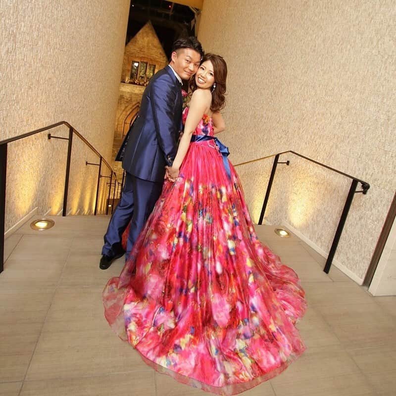 ホテルモントレウェディング【公式】 のインスタグラム：「♥ @montereyweddingをフォローして 『 #モントレ花嫁 』『 #ホテルモントレ』の タグをつけて投稿してくださいね＊*. . 💒👰ホテルモントレ グラスミア大阪 @grasmereosaka.wedding . ピンクの花柄ドレスに ブルーのサッシュベルトが アクセントで素敵ですね✧*. . ——————————. ◆ブライダルフェア予約はこちらをcheck＊* http://bit.ly/2xJi8pN ◆ホテルモントレ グラスミア大阪の公式HPはこちら* https://www.monterey-wedding.jp/grasmere_osaka/ ——————————. . #モントレ #モントレ花婿 #プレ花嫁 #卒花 #marry花嫁 #dressy花嫁 #farnyレポ #プラコレ ﻿#maricuru #dressy花嫁 #日本中のプレ花嫁さんと繋がりたい #ウエディングニュース #flower #ウェディングドレス #dress #結婚式 #披露宴 #結婚式場 #2020年春婚 #2020年夏婚 #2020年秋婚 #2020年冬婚 #花柄ドレス #カラードレス #ピンクドレス #サッシュベルト」