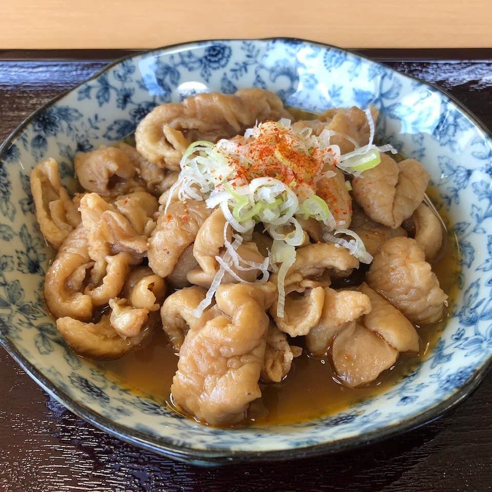 福島県さんのインスタグラム写真 - (福島県Instagram)「味わって！ 塩川鳥もつ 喜多方市塩川町でもつ煮込といえば「鳥皮」です。じっくり煮込まれた鳥皮はほろっと柔らかくコラーゲンたっぷり。ご飯のおかずとしても、酒の肴にもぴったりです。お店ごとに違う味付けを食べ比べるのもおすすめです。 #喜多方市 #塩川 #鳥もつ #もつ煮込み #福島 #ふくしま #ふくしまからはじめよう #来て #味わって #fukushima #traveljapan #futurefromfukushima #japantrip #fukushimatrip #art_of_japan #instagramjapan #japan_of_insta  #insta_fukushima  #special_spot_ #japanfood #fukushimafood」1月21日 17時30分 - realize_fukushima