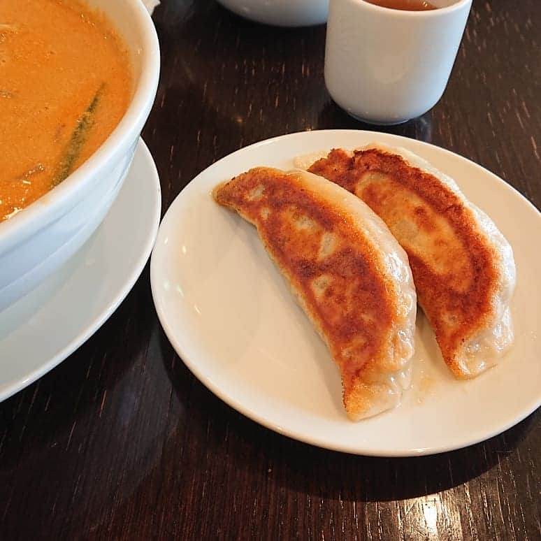 日比野玲さんのインスタグラム写真 - (日比野玲Instagram)「お腹いっぱい、でも美味し！ #担々麺 #ジャンボ餃子 #ランチセット #熱々 やん#お気に入り追加」1月21日 17時32分 - aquilano_hibino