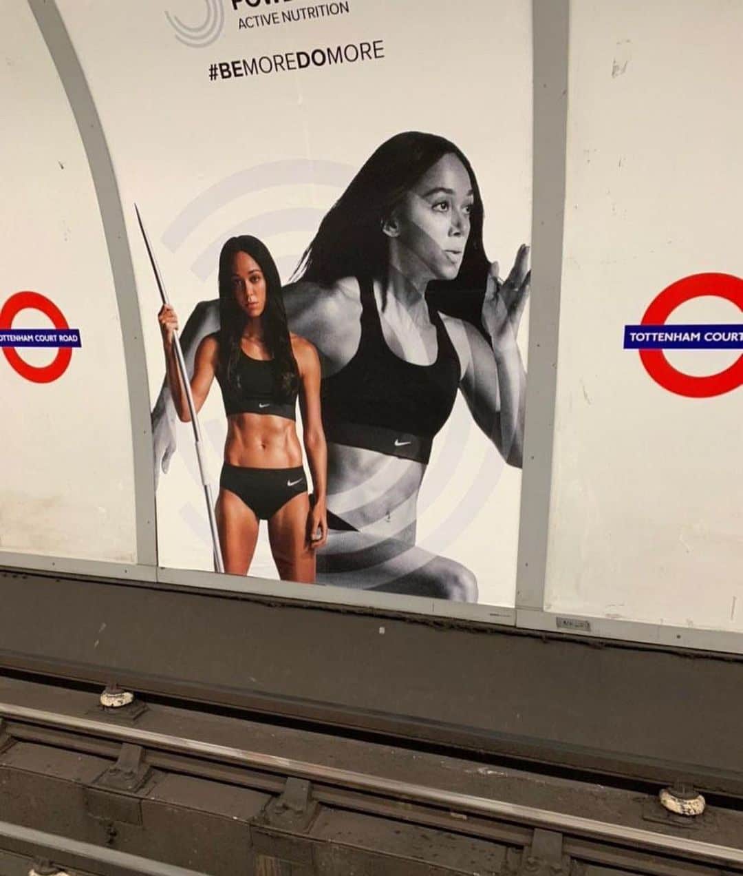 カタリーナ・ジョンソン・トンプソンさんのインスタグラム写真 - (カタリーナ・ジョンソン・トンプソンInstagram)「Ngl so crazy seeing some of the tube poster pics from across London I keep getting tagged in 😩🦾🤪 @bulkpowders #bemoredomore」1月22日 3時00分 - johnsonthompson