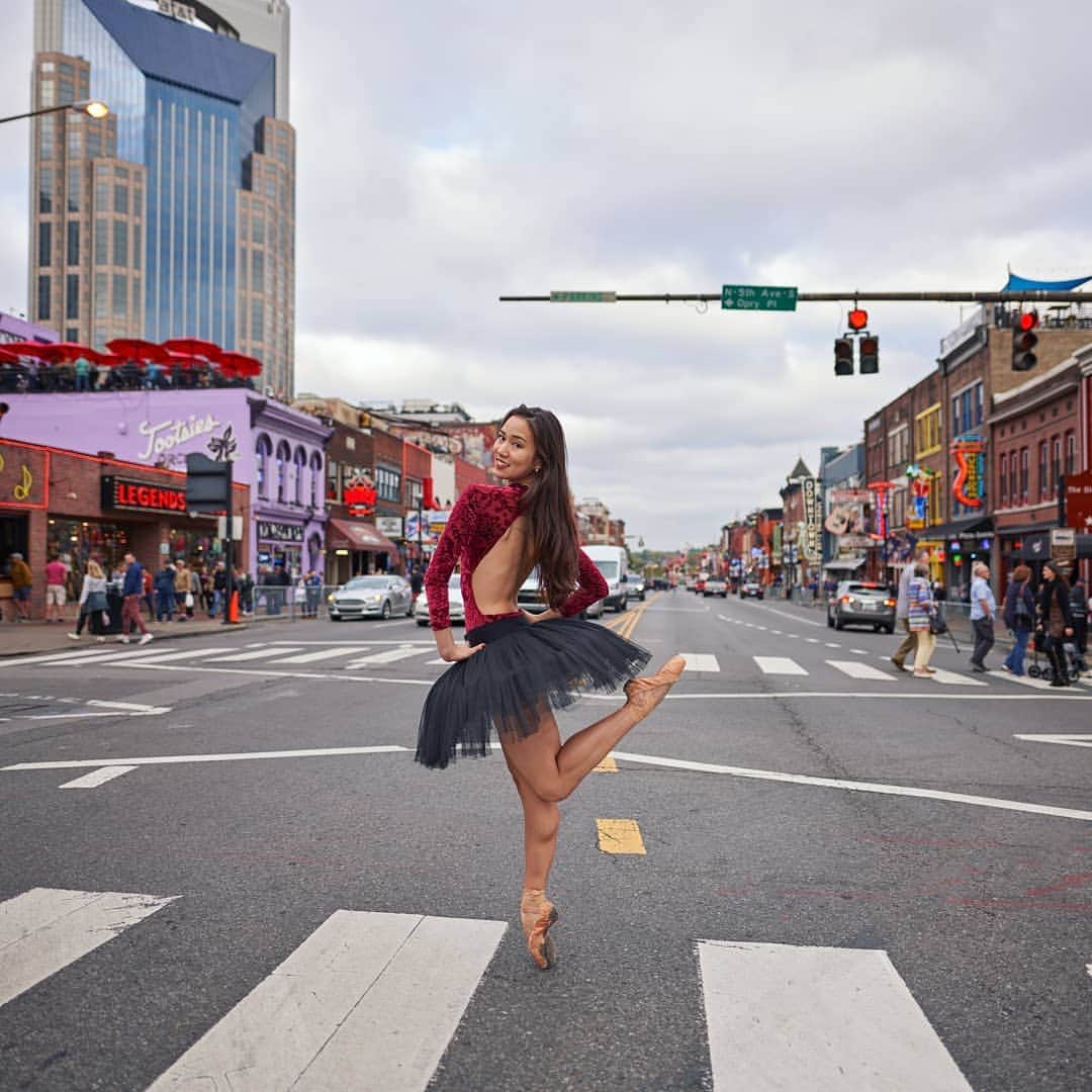 Lily Saito (齊藤莉理)のインスタグラム：「Can't wait to be able to dance again 🙏🏻❤ |📸 @nashvillephotographer | Leotard from @xiaoxiaodesigns  Use code LILY_NASH for 25% off your leotard! Perfect for audition season 🙌🏼」
